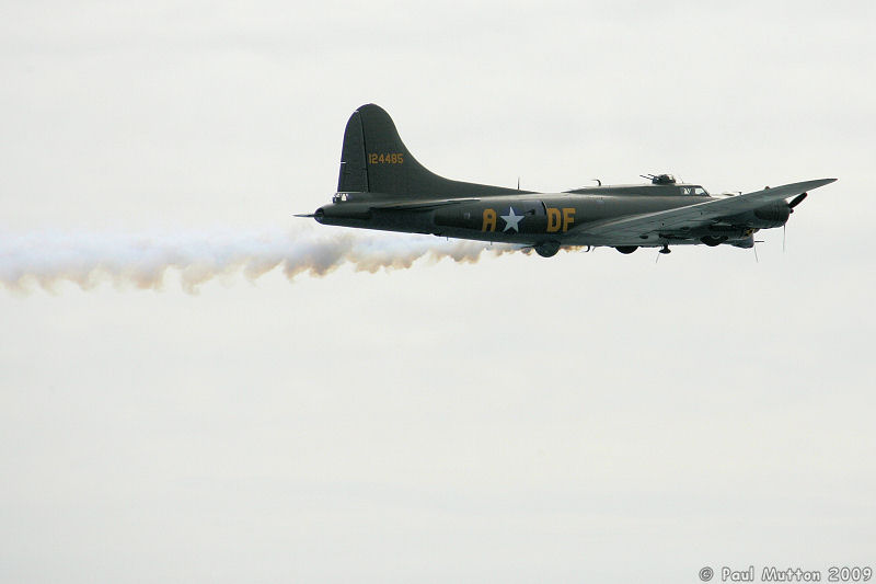  A8V7563 B-17G Flying Fortress with simulated engine damage